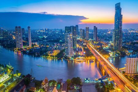 buildings et riviere de bangkok