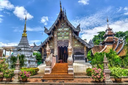 temple thaïlandais bouddhique à Chiang Mai